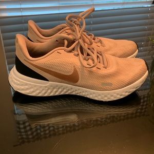 Woman’s Nike running sneakers